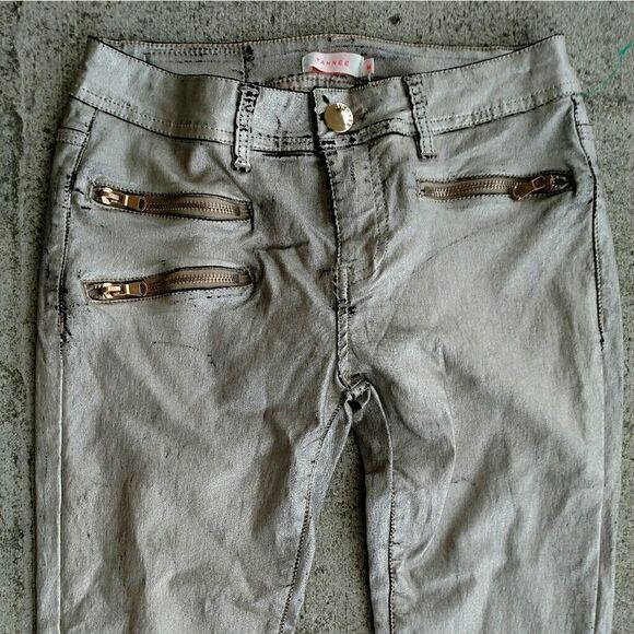 Tahnee metallic distressed jeans. Medium - Picture 3 of 4